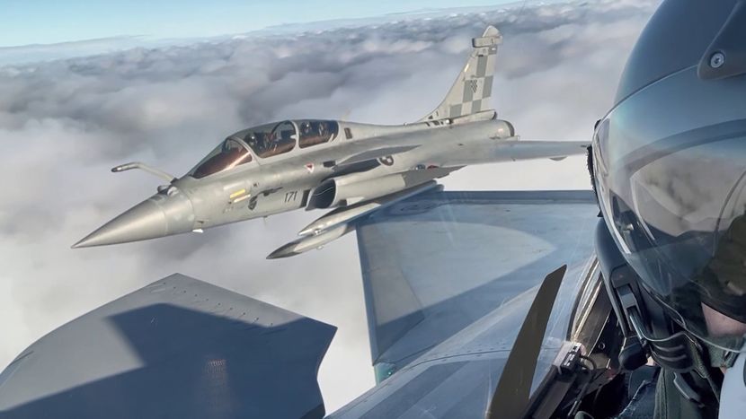 Ministarstvo ćuti: Incident sa hrvatskim Rafaleom, “zaribao” na nebu iznad Zagreba