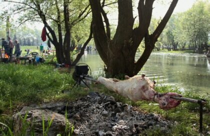 Šta će na trpezu za praznike?! Jagnje od 15 kilograma skoro 350 maraka