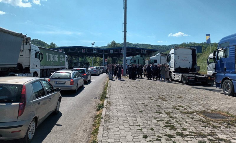 Pobuna zvorničkih kamiondžija: Dvočasovni protest upozorenja zbog rampe u Karakaju