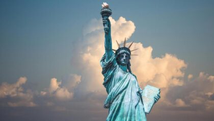 Zabilježen trenutak udara: Grom pogodio Kip slobode u Njujorku FOTO