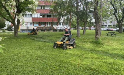 Košenje zelenih površina u Banjaluci: Ekipe sređuju u naseljima Borik i Starčevica