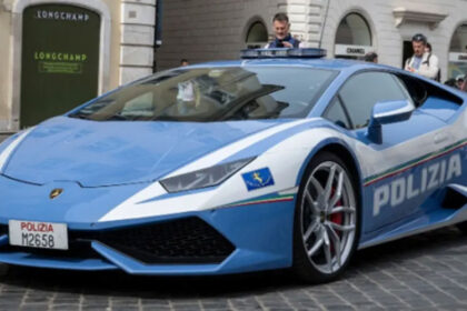 Sto kilometara na čas za 3,3 sekunde: Policija u Italiji dobila novi „lamborgini“