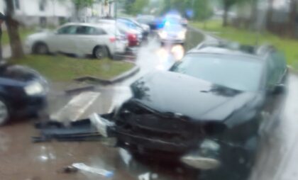 Teška saobraćajna nesreća u Banjaluci: Žena (51) povrijeđena u sudaru dva vozila