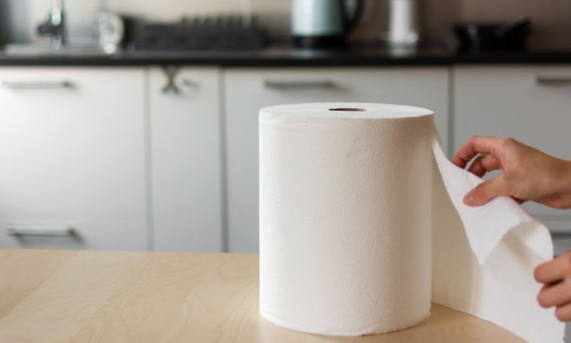 Neobičan trik u koji se žene kunu: Sve više domaćica stavlja list ubrusa na ovo mjesto u kuhinji