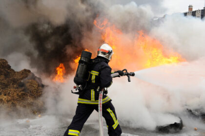Jak vjetar otežava vatrogascima! Veliki šumski požar kod Kotor Varoša VIDEO