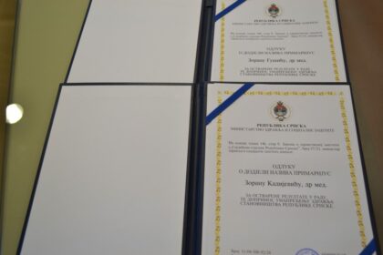 Šeranić uručio odluke o dodjeli titule: Srpska dobila još dva primarijusa
