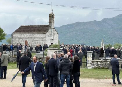 Sahranjen Brano Mićunović: Posljednjem ispraćaju prisustvovao veliki broj građana i poznatih ljudi FOTO