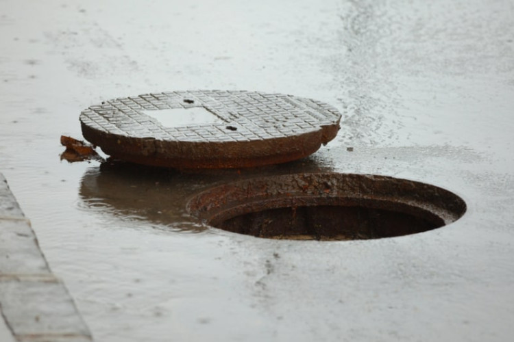Užas u BiH! Dijete upalo u šaht, prebačeno u bolnicu