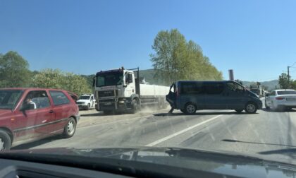 Udes na ulazu u grad: Kilometarska kolona zbog saobraćajke