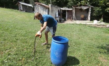 Toplije vrijeme i “neželjeni gosti”: Na poznatom izletištu u BiH snimio pet poskoka