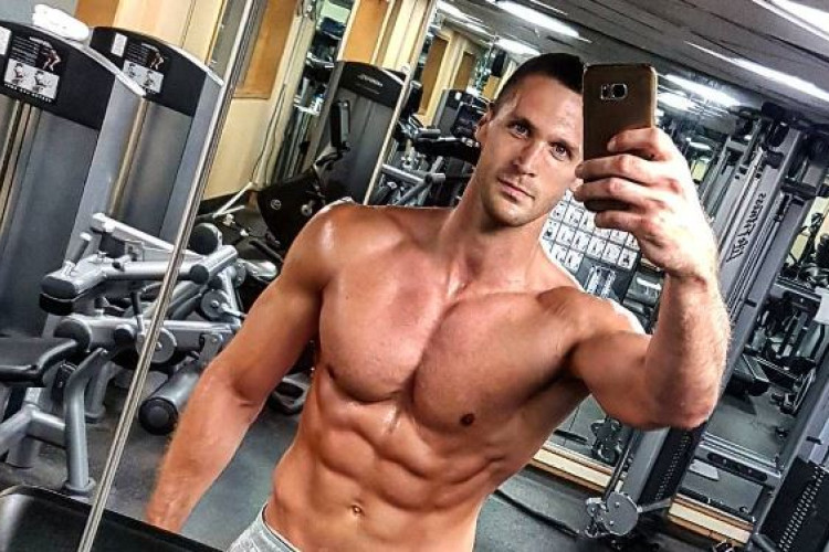 Zbog njegove ljepote i izvajanog tijela žene lude Slobodan (34) važi