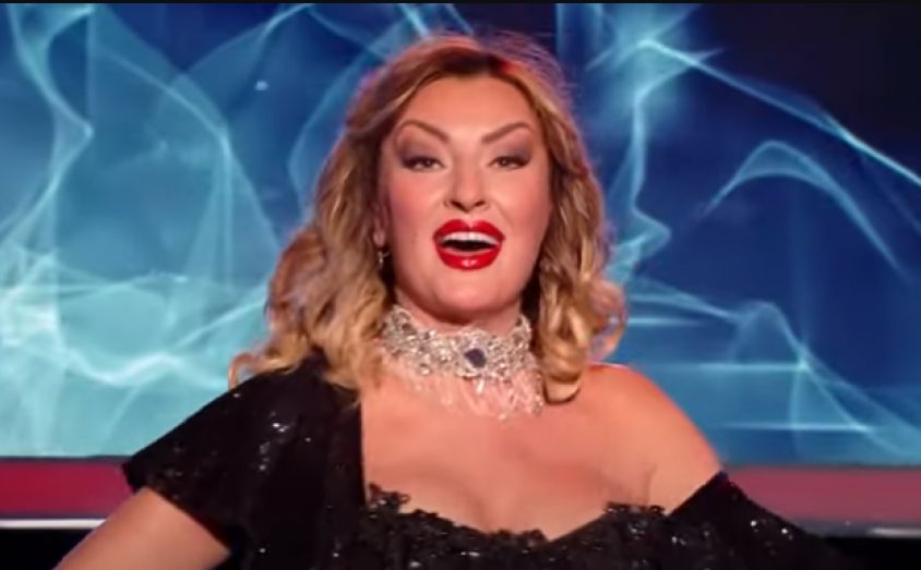 Sneki nije najviša pjevačica na estradi, pretekla je koleginica koja šeta čak 184 cm FOTO