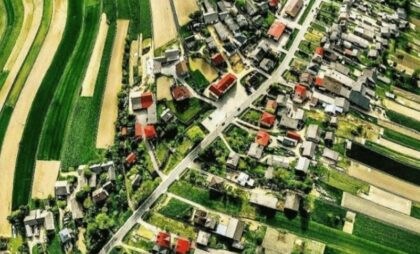 Pogled iz vazduha je impresivan: Cijelo selo živi u ulici dugoj devet kilometara