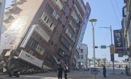Poginulo deset ljudi: Poslije razornog zemljotres nastavljena potraga za nestalima