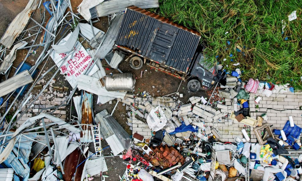 Udar tornada na jugu Kine: Poginulo pet osoba, a 33 povrijeđeno