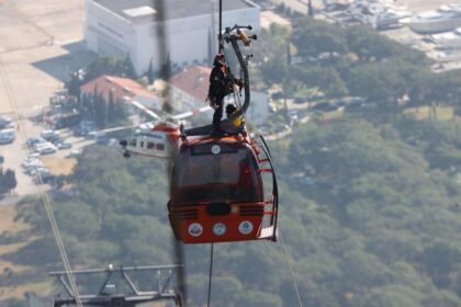 Djevojke se smijale, a onda je odjednom odjeknuo vrisak: Snimljen trenutak prije pada žičare VIDEO