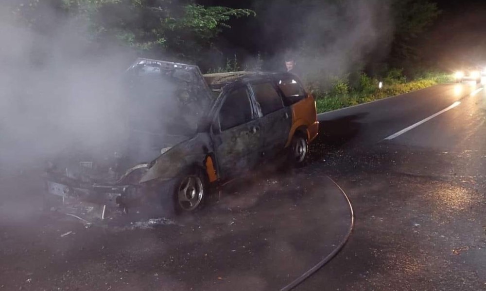 Na sreću nema povrijeđenih: Požar u potpunosti uništio automobil kod Kotor Varoša