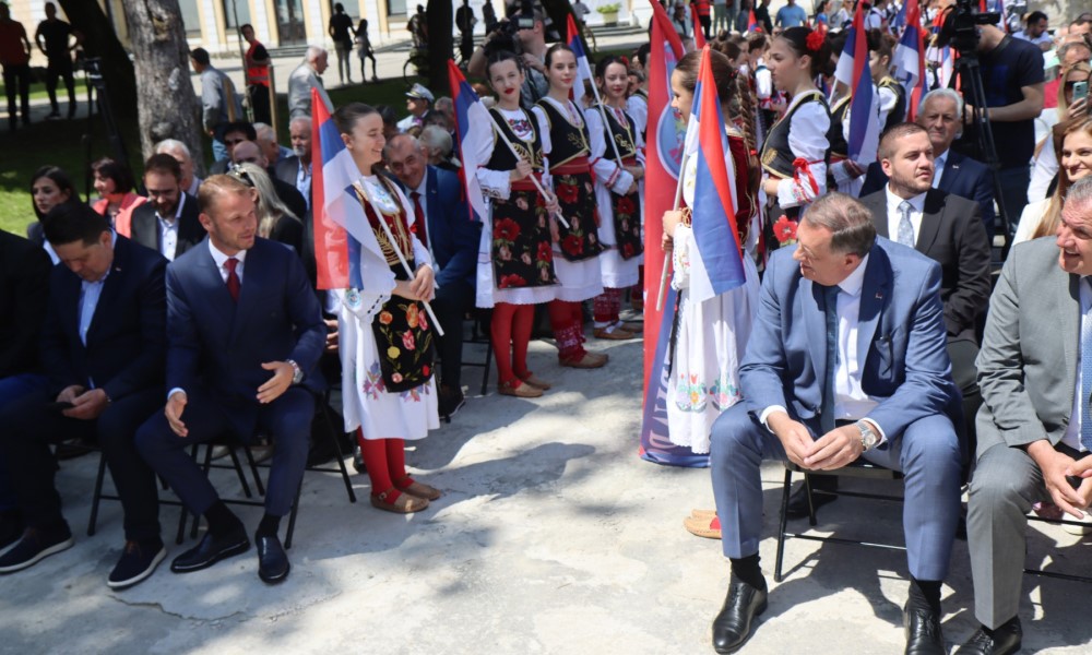 Ceremonija u Banjaluci: Zvaničnici Srpske u obilasku centralnog spomenika FOTO