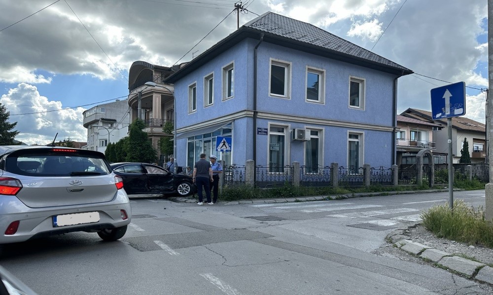 Autom u ogradu kuće! Nezgoda u centru Banjaluke