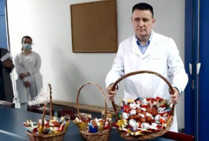 Đajić obišao najmlađe pacijente: Darivao vaskršnjim jajima i slatkišima