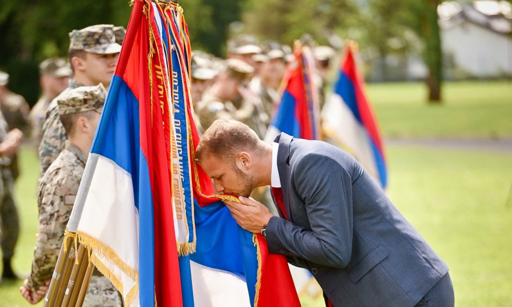 Stanivuković čestitao Dan Vojske Republike Srpske: “Srpski narod skupo je platio cijenu svoje slobode”