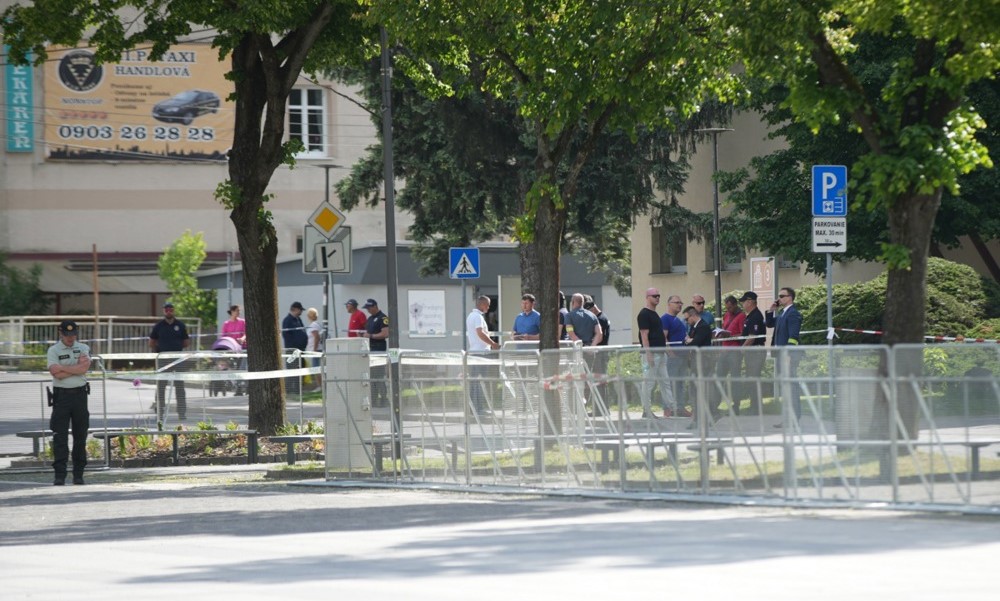 Stanje stabilno, ali i dalje opasno: Fico mora na još jednu operaciju, evo kolika robija prijeti napadaču