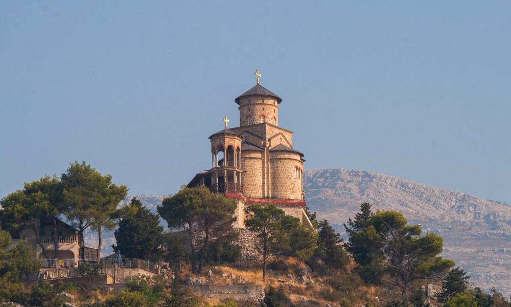 Dominira na uzvišenju iznad grada: Počela obnova Hrama Svetih arhangela