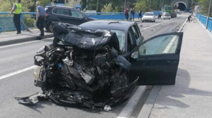 Kao u filmu, a u Jajcu: Ukrao auto dok je u njemu sjedila žena, pa napravio sudar