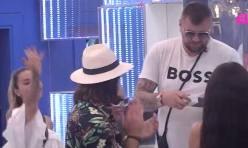 Novi rijaliti brak na pomolu! Janjuš pred svima vjerio Aneli VIDEO