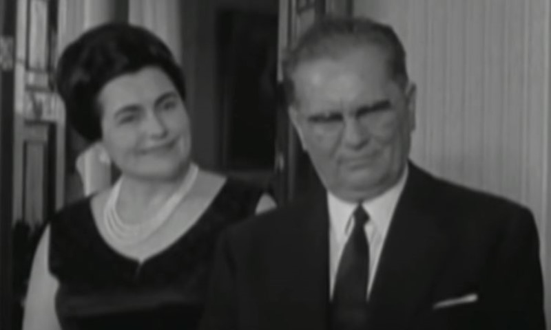 Uz ovu pjesmu je na vječni počinak ispraćena Jovanka Broz: Sad se zna šta se krilo iza svega