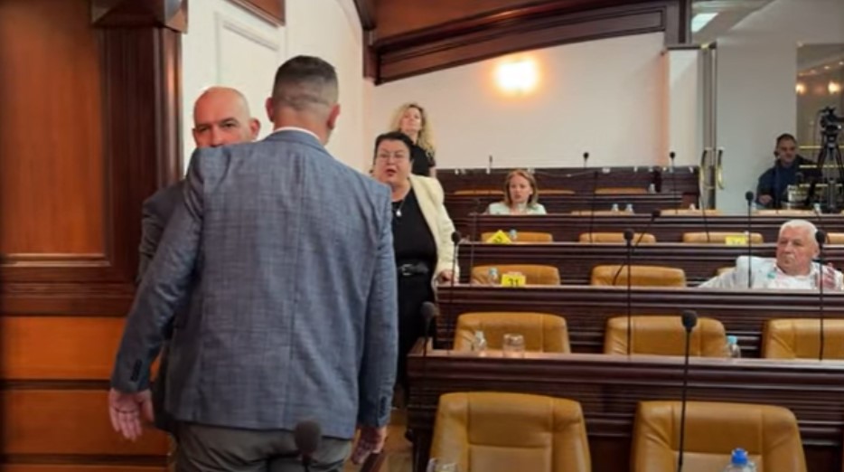 Burno! Lazić izvrijeđao odbornicu: “Marš smeće jedno” VIDEO