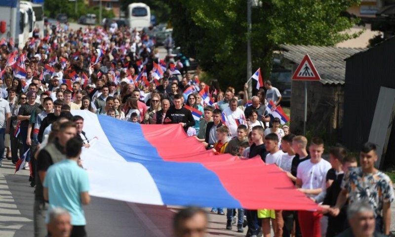 Uprkos zabrani: Vijori se trobojka u Leposaviću zbog slave Svetog Vasilija