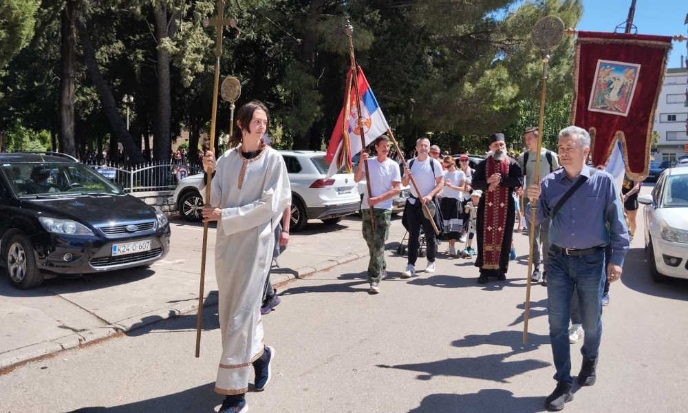 Puno mladih i djece: Velika svetovasilijevska litija krenula do Mrkonjića FOTO