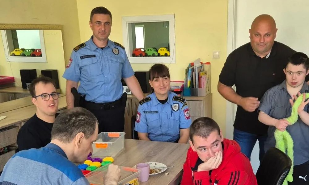 Policajci obradovali djecu sa autizmom: Organizovali posebnu humanitarnu akciju u Banjaluci