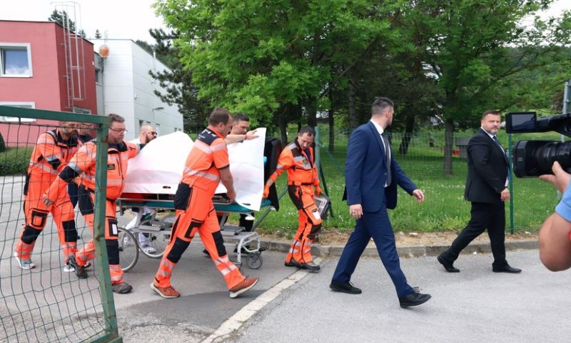 Prekriven bijelim platnom: Prve fotografije premijera Slovačke nakon atentata