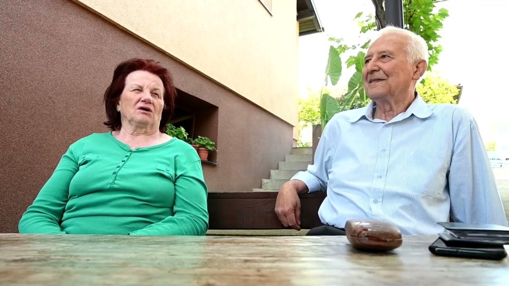 Lijepa priča iz Banjaluke: Unuk iznenadio baku i djeda za zlatni pir VIDEO