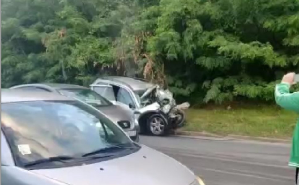 Teška saobraćajna nesreća: Vozilo zgužvano kao konzerva VIDEO