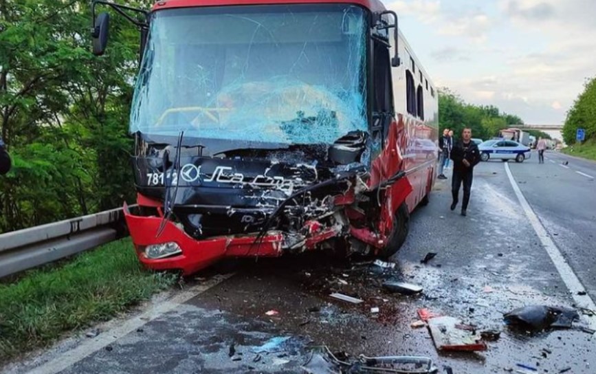 Ministar zdravlja o udesu: Četvoro povrijeđenih ima ozbiljne povrede FOTO