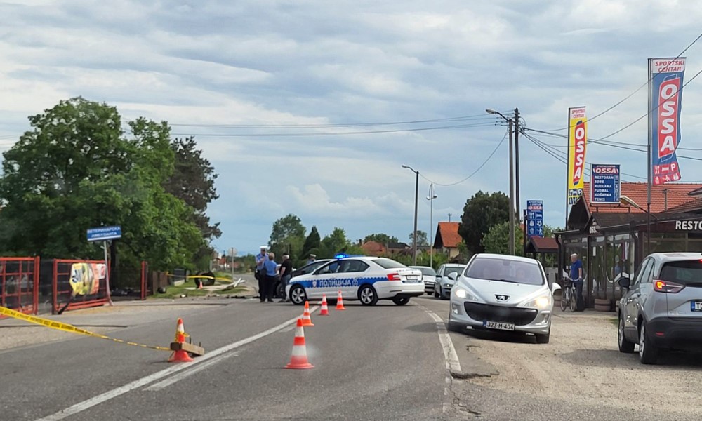 Otežan saobraćaj: Sudar motocikla i automobila na magistralnom putu