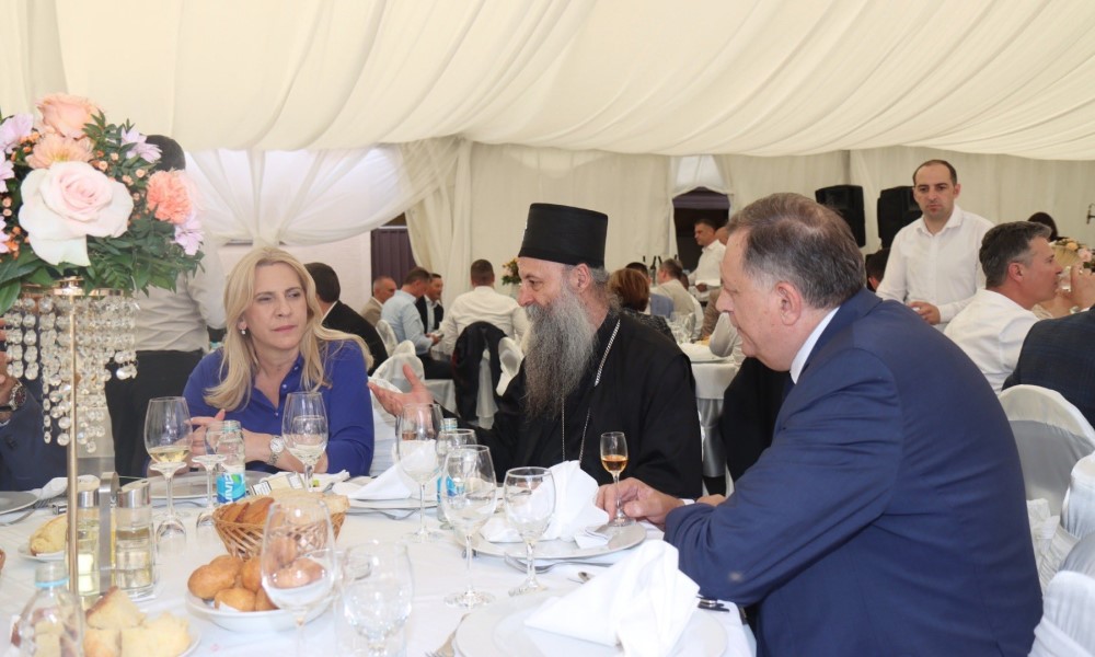 Očitao molitvu i blagoslovio trpezu: Patrijarh srpski Porofirije na slavi kod Dodika FOTO