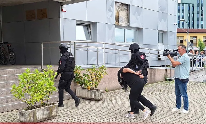 Osumnjičeni za promet droge: Uhapšeni u akciji “Eskadron” sprovedeni u Tužilaštvo VIDEO