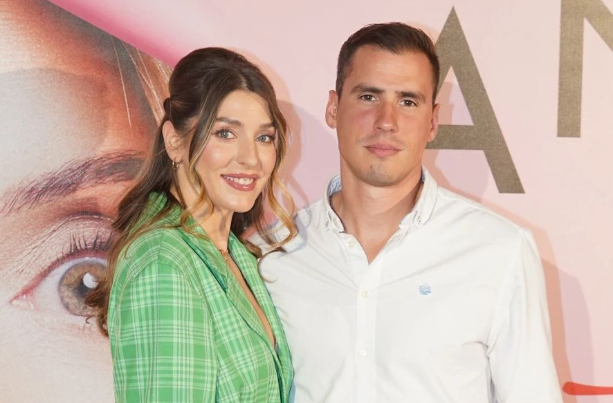 Porodila se Anđela Jovanović: Par objavio i prve fotografije sa bebom FOTO