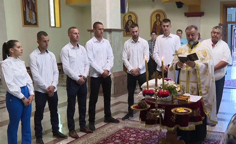 Na dan Svetog Vasilija: Dvanaest članova porodice Babić se krstilo 12. maja