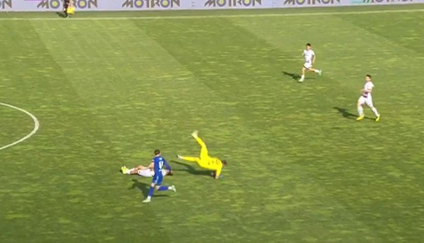 Uznemirujuće scene u Hrvatskoj: Golman koljenom nokautirao igrača, fudbaler ukočen ostao bez svijesti VIDEO