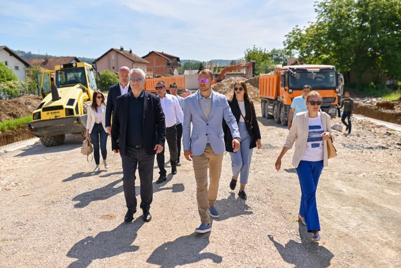 Izgradnja pristupne saobraćajnice za most: Stanivuković obišao gradilište u naselju Česma
