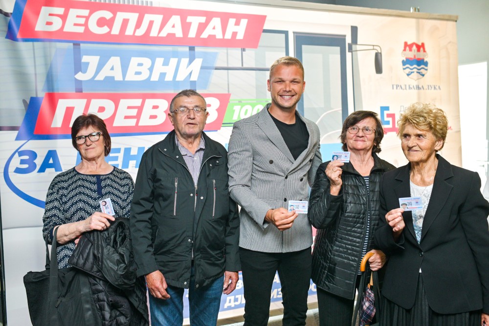 Nastavljena podjela: Još 400 kartica za besplatan javni prevoz uručeno penzionerima u Banjaluci