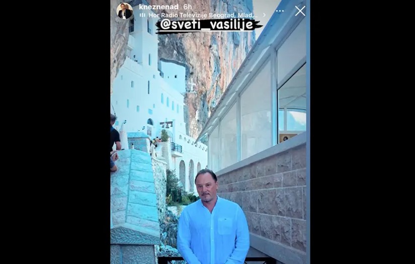 Knez zbog objave naišao na podsmijehe: Pozirao ispred Ostroga i tagovao Svetog Vasilija na Instagramu