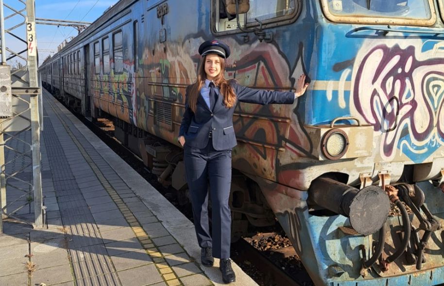 Srpkinje ruše predrasude: Ivana vozi damper, Marija lokomotivu, a Andrea kuje gvožđe FOTO