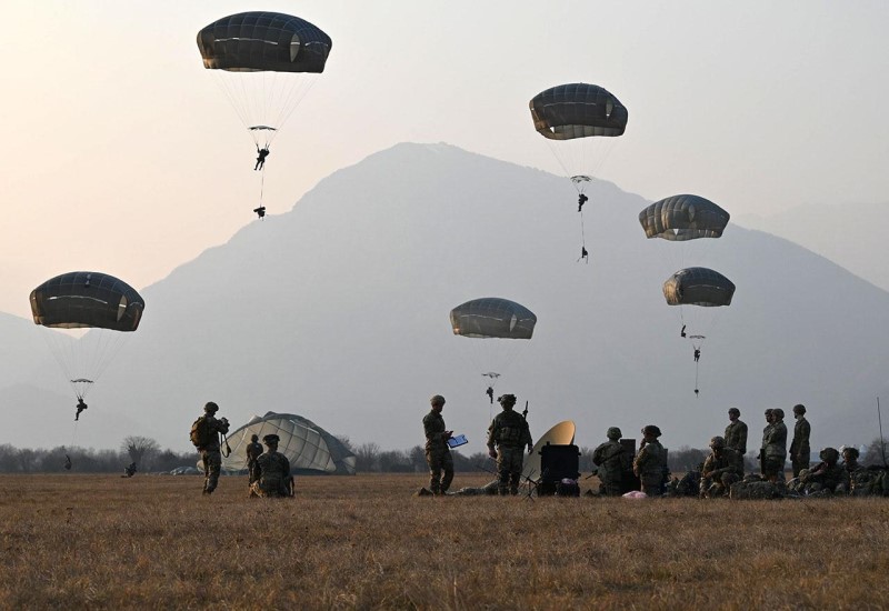 NATO manevri: Tokom padobranske vježbe povrijeđeno 11 vojnika