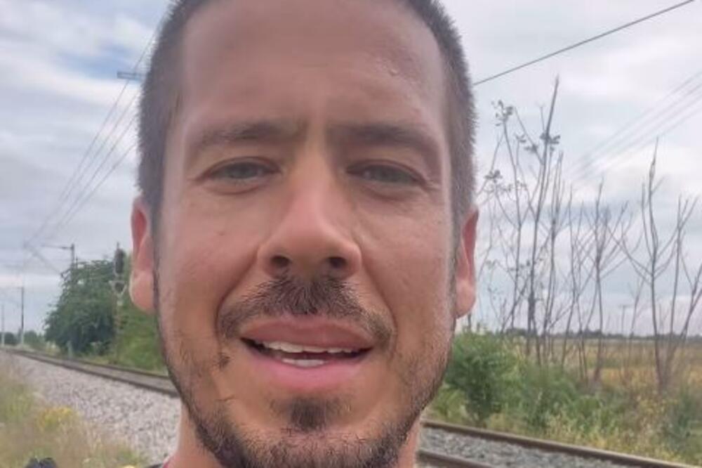 Popularni pjevač posvećen vjeri: Nikola Rokvić boravi u manastiru Hilandar